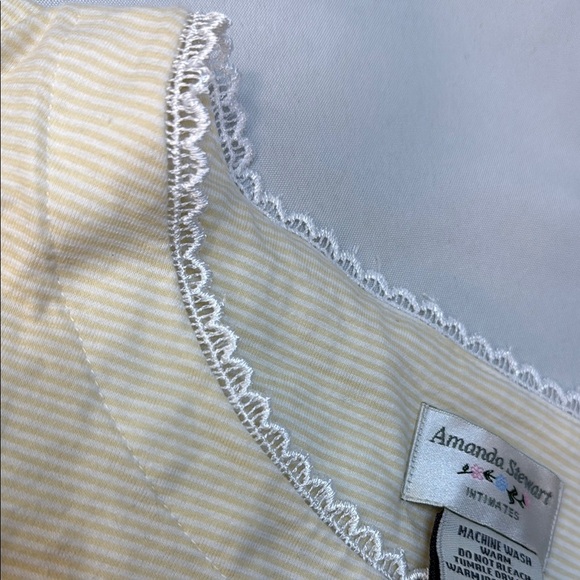 Amanda Stewart 2piece Pajama Set with Floral Accents, Size Medium, Preowned - Picture 8 of 13